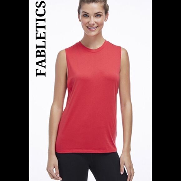 Fabletics performance tee. New - Picture 1 of 4